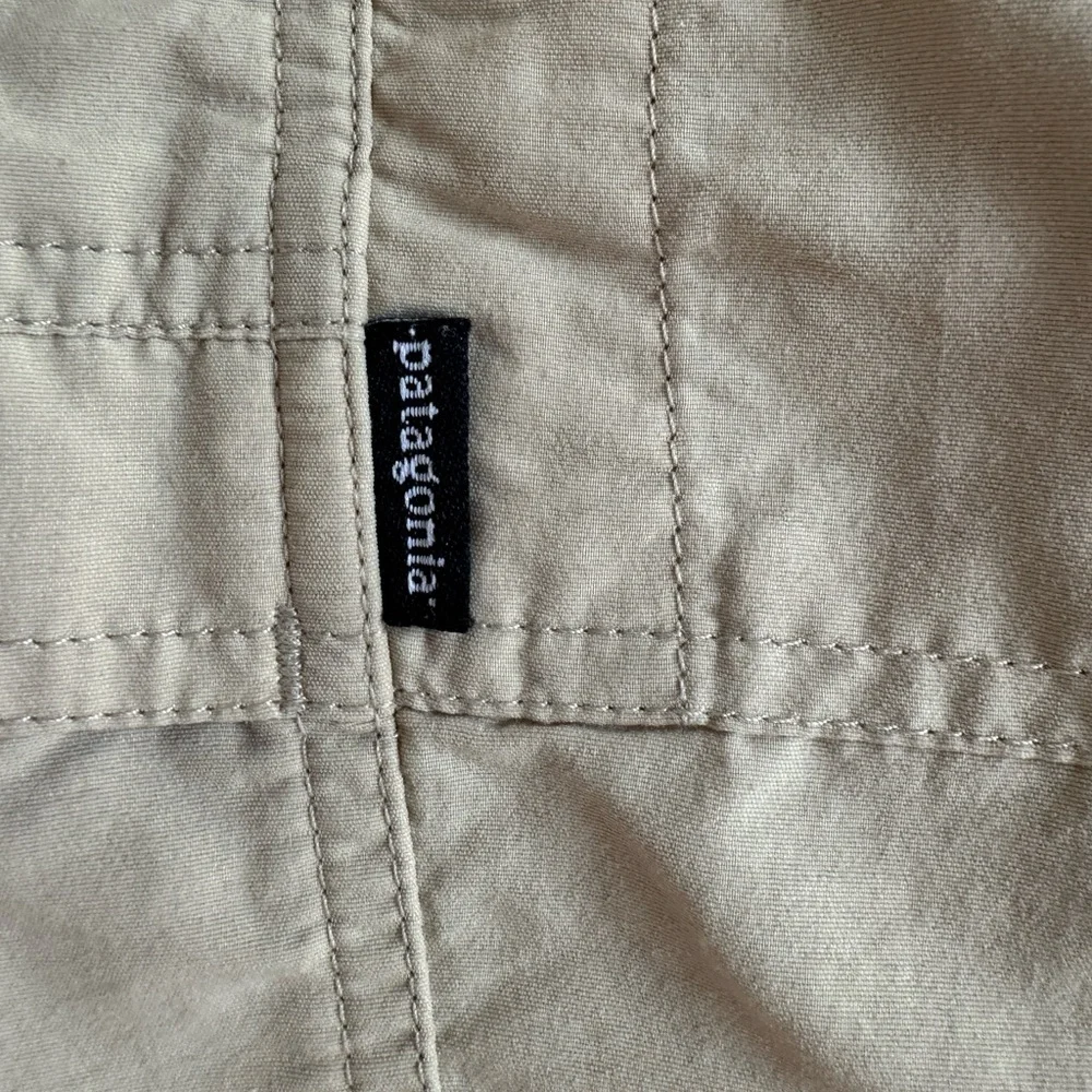 Patagonia || Woman’s tan Island Hopper Shorts size 10